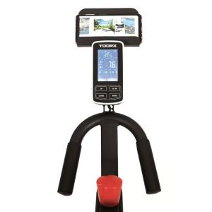 INDOOR CYCLETTE -  Sistema di frenaggio magnetico - Con regolazione elettronica dello sforzo su 24 livelli - Dotato di freno di sicurezza per il bloccaggio rapido del volano. Trasmissione a cinghia con pignone fisso. Massa volanica peso 20 kg (bilanciato)