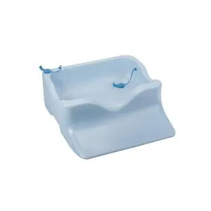 CAPILUVE - Vaschetta lavatesta per pazienti allettati, maggiore comodità attorno a spalle, collo e occipite. Dotata di serbatoio integrato per l’acqua sporca, maniglie per il trasporto. Realizzata in polietile, 45 x 48 x 16 h cm