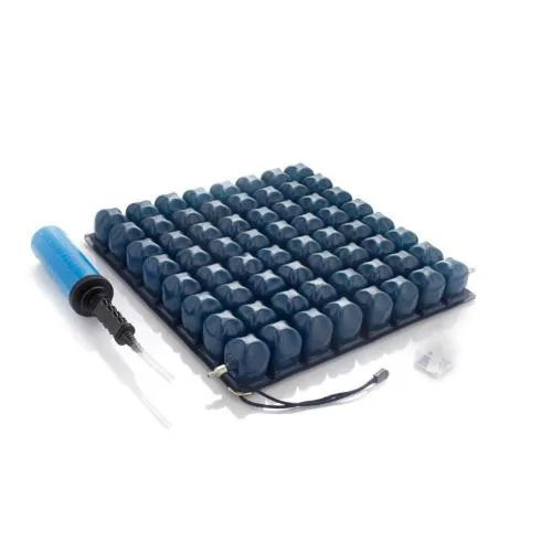 CUSCINO ANTIDECUBITO A BOLLE D’ARIA (40 x 40 x 6 cm)(2 sezione) A MICROINTERSCAMBIO IN PVC - CON POMPA DI GONFIAGGIO E FODERA ELASTICA IMPERMEABILE - ALTEZZA 6 cm - Misure: 40 x 40 x 6 -