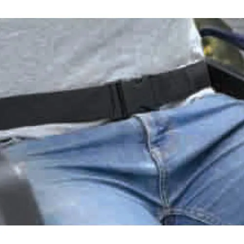 CINTURA DI SICUREZZA (98 x 178cm) PER CARROZZINA, CHIUSURA CON FIBBIA A SCATTO IN PLASTICA E PASSANTE REGOLABILE - DI FACILE FISSAGGIO, IN NYLON RESISTENTE - INDICATA PER EVITARE LO SCIVOLAMENTO IN AVANTI DI PAZIENTI SU CARROZZINA O SEDIA COMODA