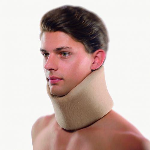COLLARE MORBIDO - H 7.5CM - TG M (38 - 43 cm) - PELLE - Supporto cervicale anatomico - Gommapiuma morbida a poro aperto - Apertura all’altezza della laringe - Chiusura a velcro, regolabile