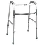 DEAMBULATORE PIEGHEVOLE CON PULSANTE - ALTEZZA REGOLABILE da 80 a 97,5 cm - PORTATA MAX 130 kg - CON 4 PUNTALI IN GOMMA E MANOPOLE IMBOTTITE - IN ALLUMINIO ANODIZZATO