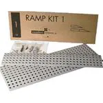 RAMPA IN KIT COMPONIBILE 1 (Altezze da 2,4 a 4,2 cm - Larghezza 75 cm) - Moduli in plastica componibili per interno ed esterno adatti a superare ostacoli di diversa altezza da 2,4 cm fino a 4,2 cm - Indistruttibili, removibili, atossici, ecologici.