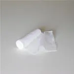 Fisiogauze "E" (10 cm x 4 m tesa) - Benda monoestensibile bianca (Estensibilità 80% circa) Indicata per il fissaggio di compresse di medicazioni e per copertura su pomate ed unguenti - morbida e permeabile all'aria (La confezione contiene 20 pz)